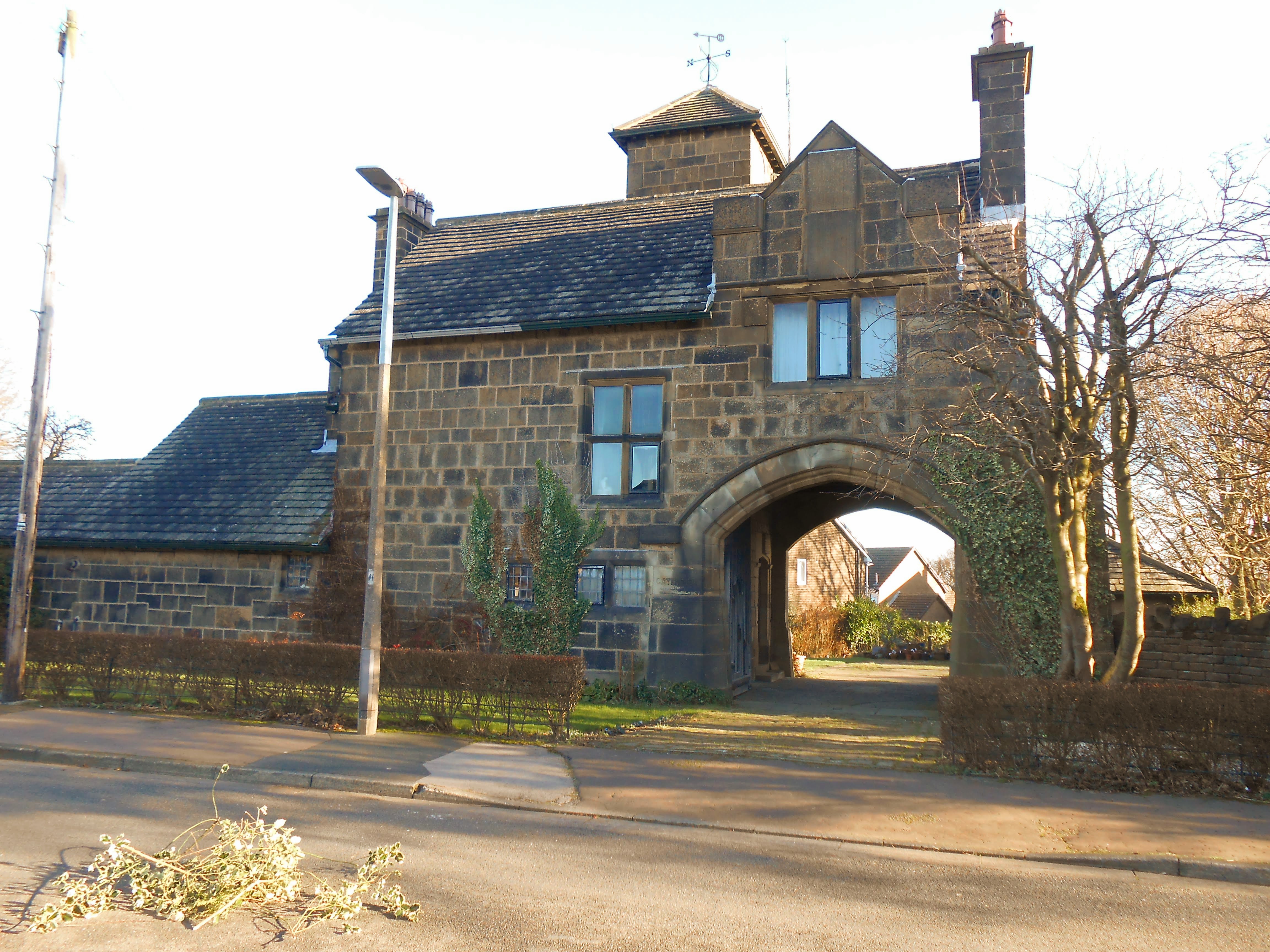 Gatehouse, Lindley, Kirklees - Photo 