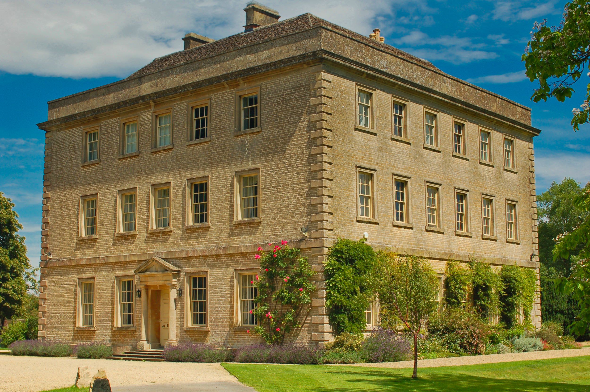 Langley House, Langley Burrell Without, Wiltshire Photo "Side view 1"