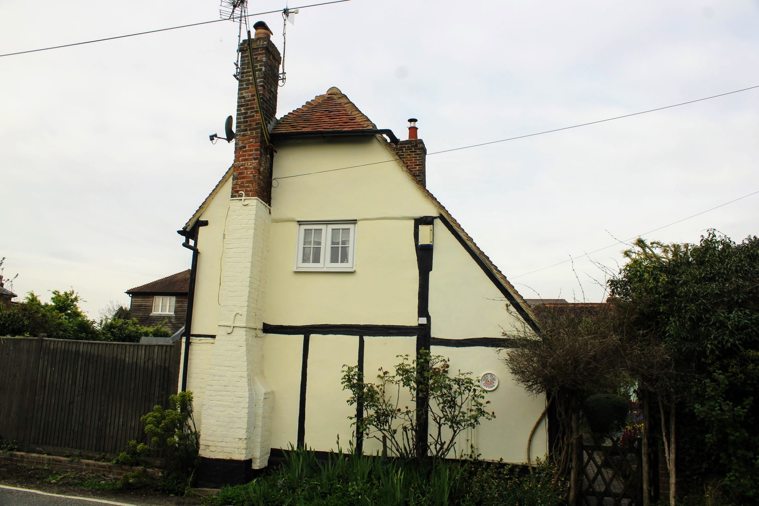 Hale Place Cottage, East Peckham, Kent Photo "Hale Place Cottage