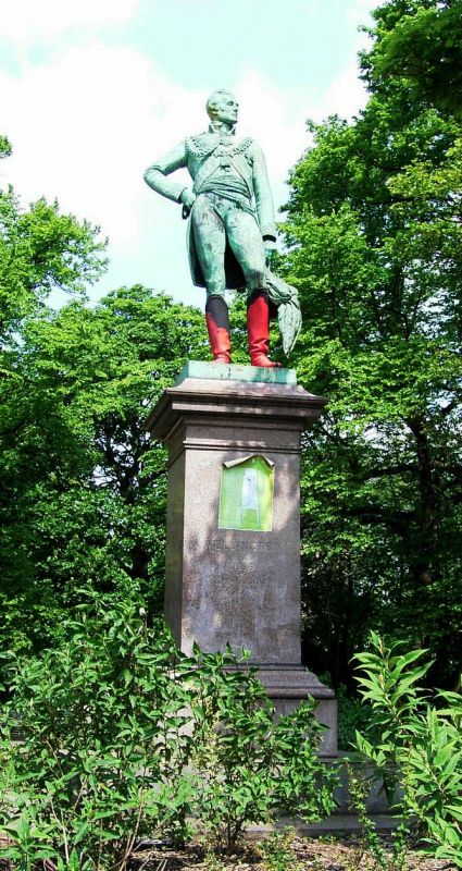 Statue of the Duke of Wellington on South East Corner of Woodhouse Moor ...